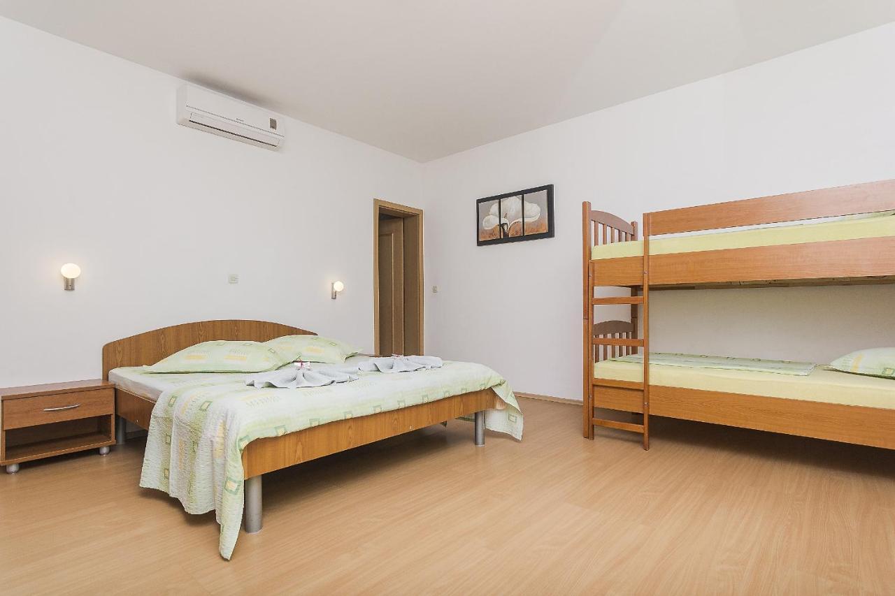 Apartments With A Parking Space Brela, Makarska - 11687 מראה חיצוני תמונה